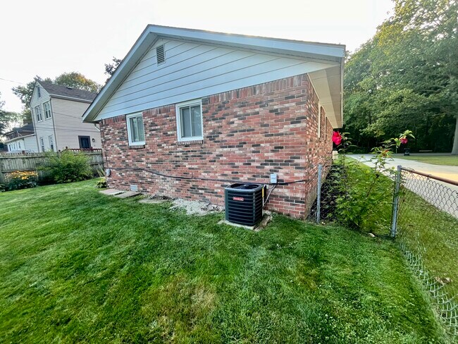 Foto del edificio - 297 Riverside Dr