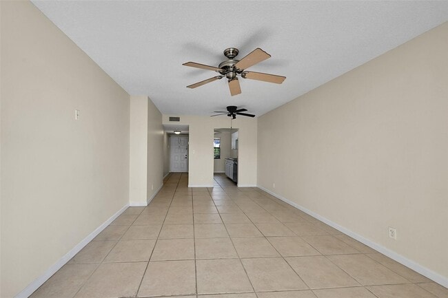 Building Photo - 9866 Nob Hill Ct
