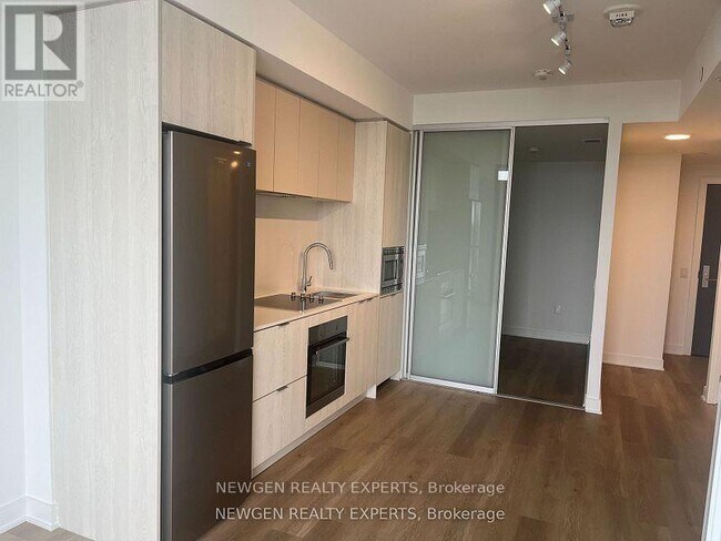 Building Photo - 86 Dundas St E