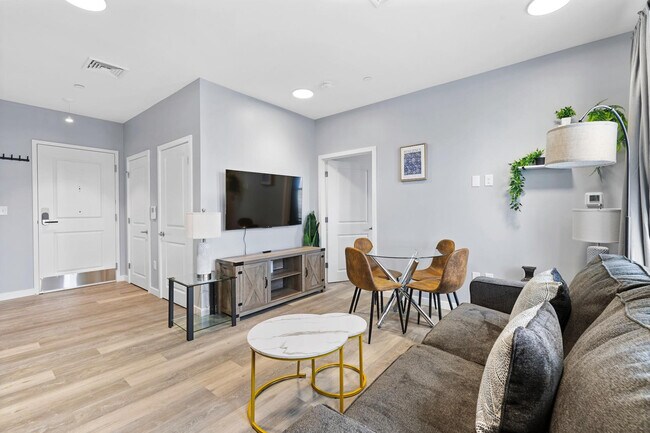 Building Photo - 95 Broadway-SI ID1240392P