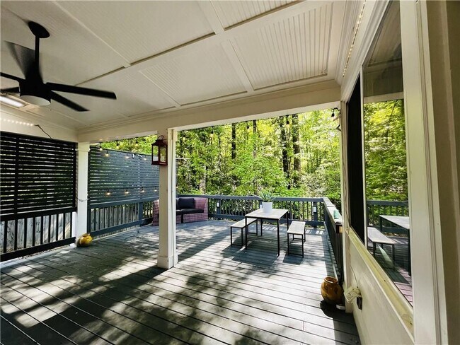 Foto del edificio - 2258 St Albans Pl