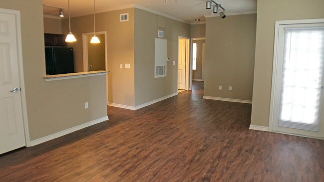 Foto del edificio - Whispering Oaks - Affordable