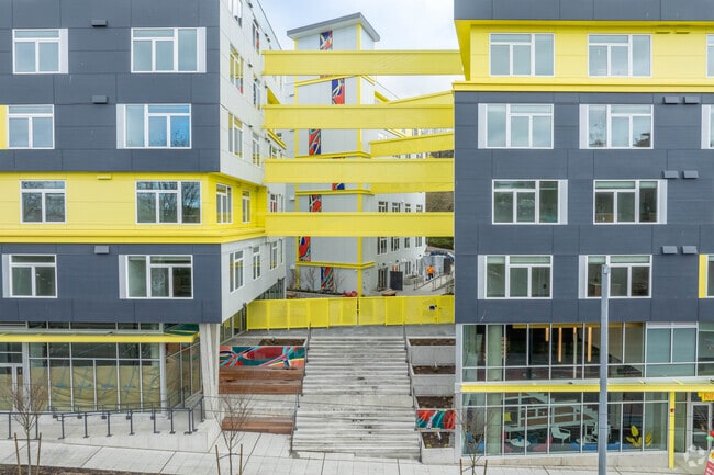 Building Photo - Hilite