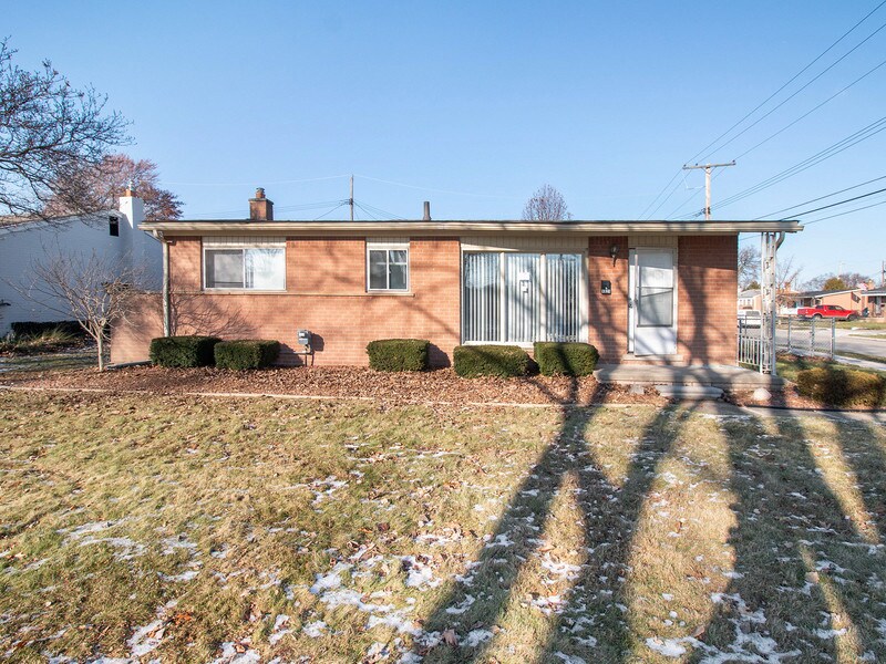 Primary Photo - 4829 Buchanan Ave