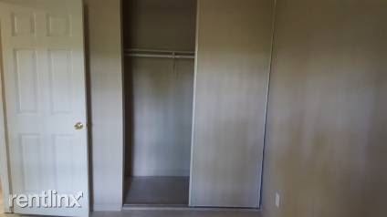 Building Photo - 305 Greenlake Dr