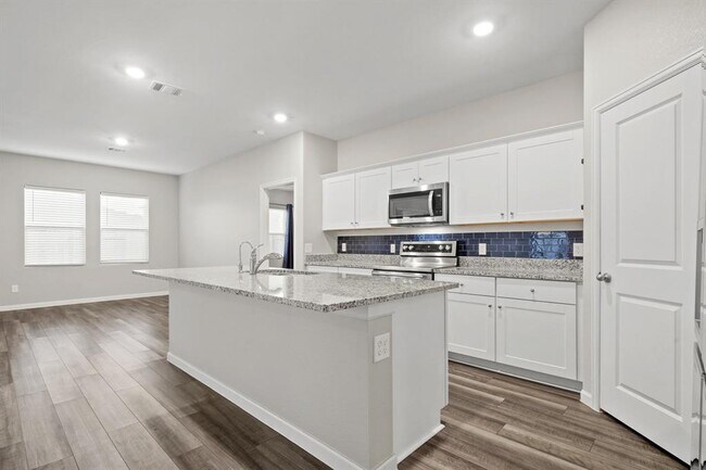Building Photo - 6306 Highland Trl Dr