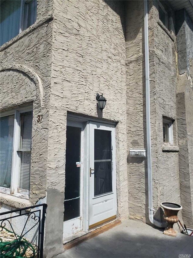 37 Hastings St, Staten Island, NY 10305 Apartment for Rent in Staten