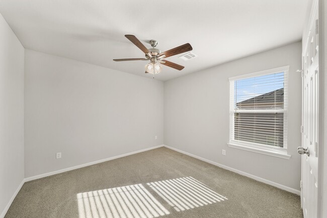 Building Photo - 835 Oakland Dr