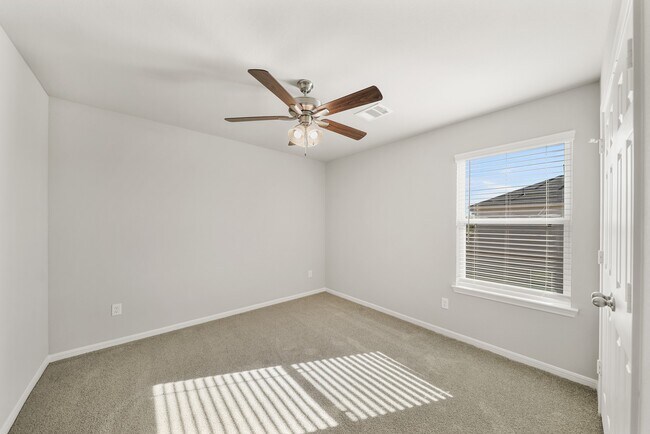 Foto del edificio - 835 Red Oak Dr