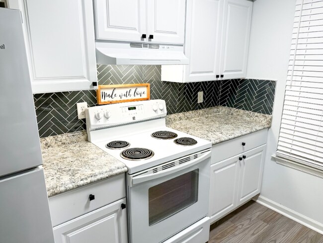 Foto del edificio - 1408 Deerpond Ln