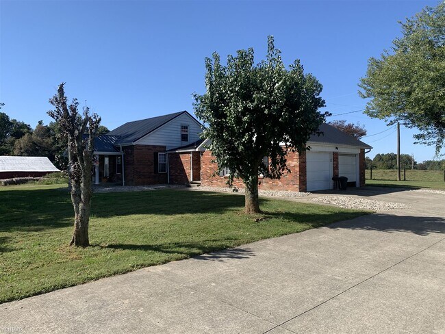Building Photo - 3 br, 2 bath House - 957 Ford Rd