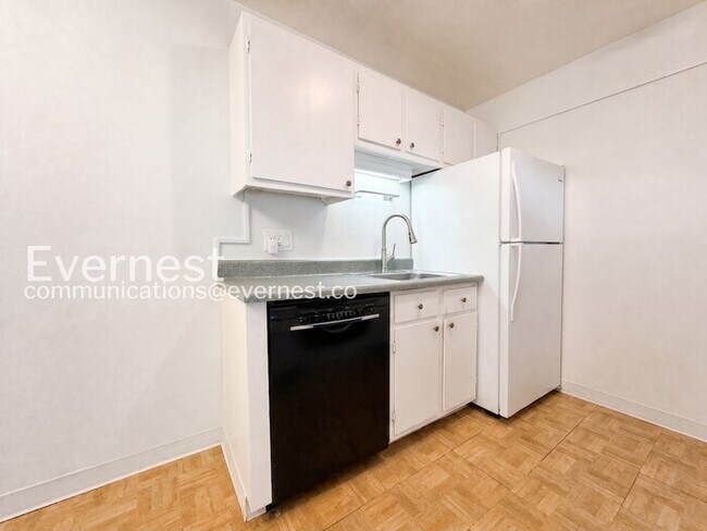 Foto del edificio - 1606 Cottonwood Dr
