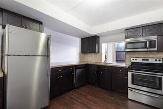 Building Photo - 1000 Parkview Dr