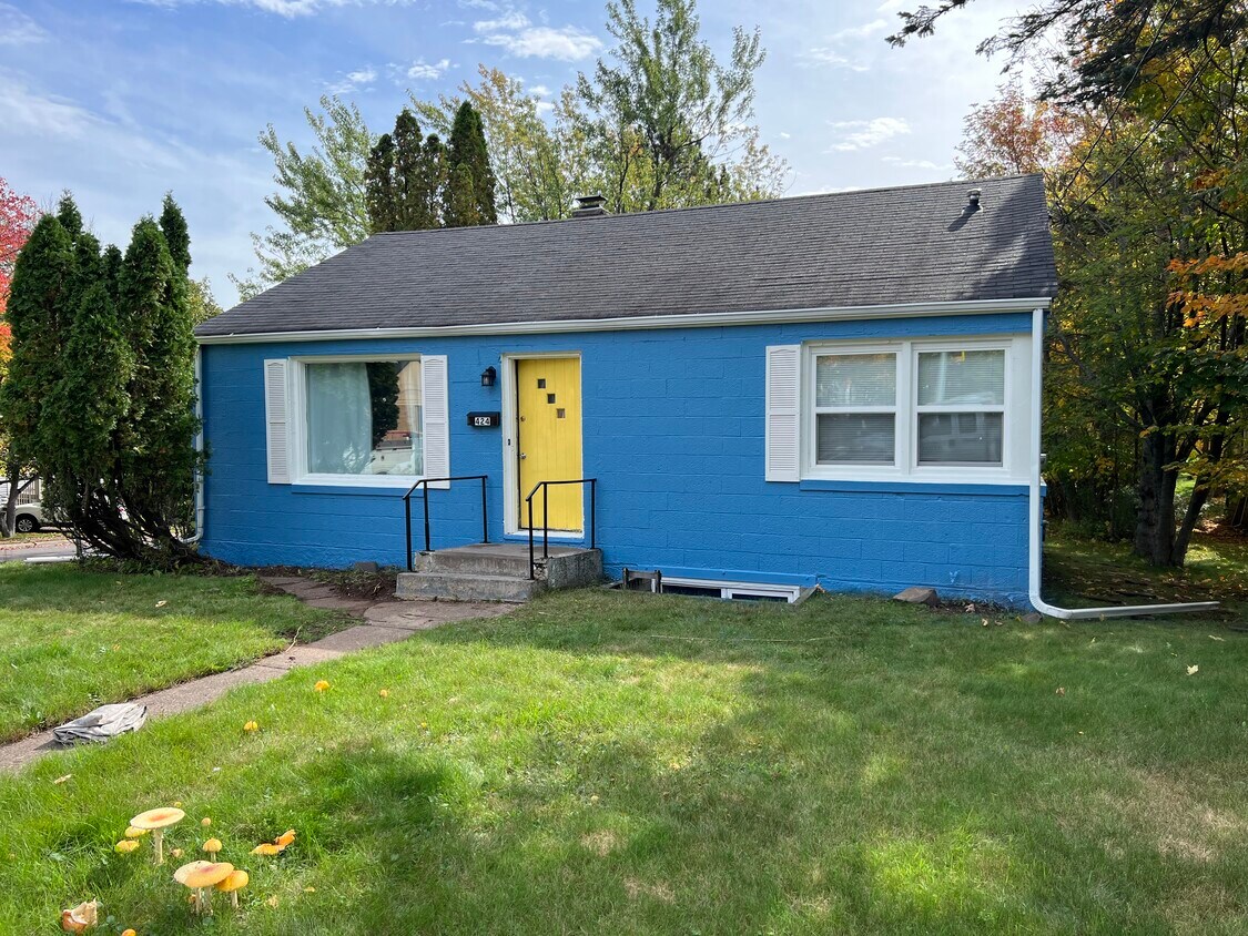 Primary Photo - 424 W Arrowhead Rd