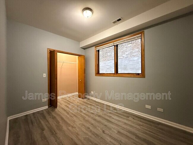 Foto del edificio - 2711 W Congress Pkwy