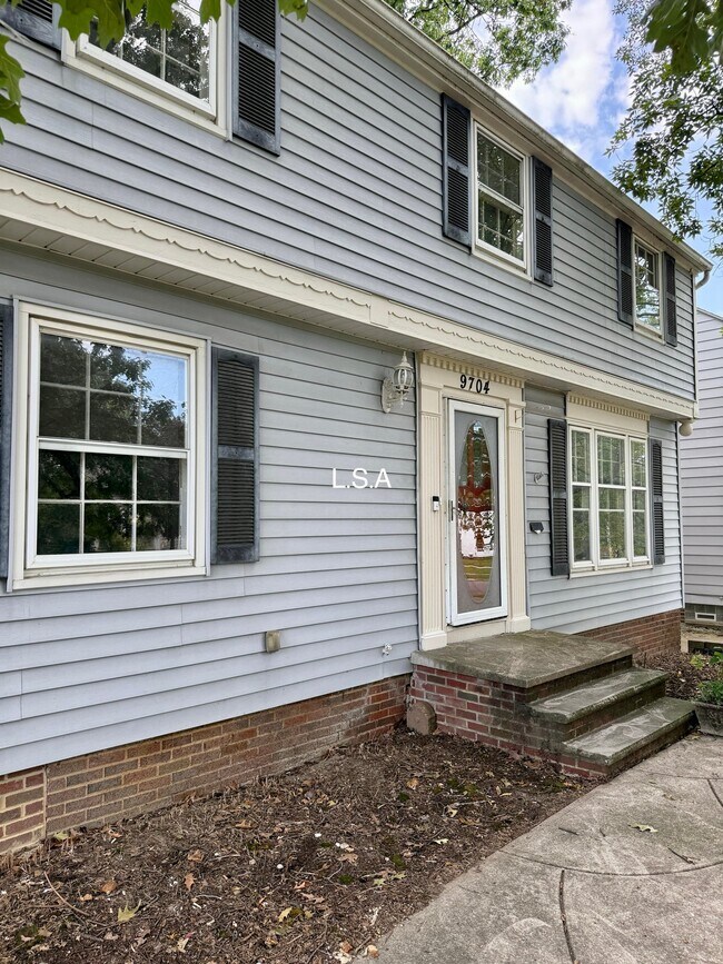 Building Photo - 9704 S Highland Ave