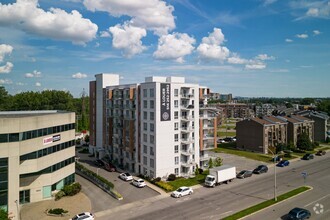 Building Photo - The Topaz Laval Apartments