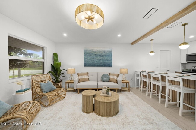 Building Photo - 325 Eva St NE