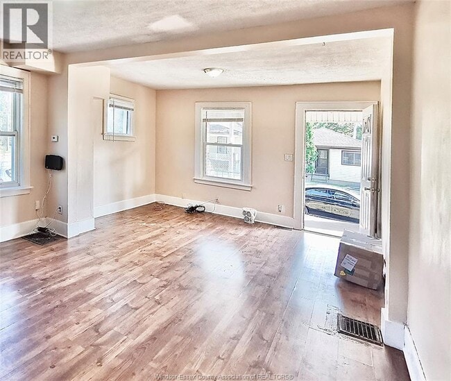 Building Photo - 676 Tournier St