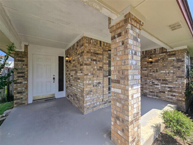 Building Photo - 9403 Tea Rose Trail