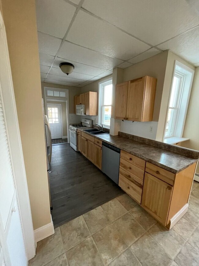 Foto del edificio - 3 Bedroom Available!