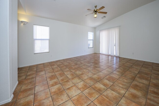 Building Photo - 10166 E Desert Gorge Dr
