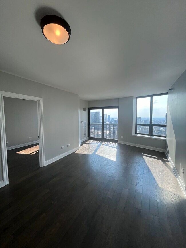 Building Photo - 400 N La Salle Dr