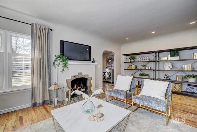 Main Room - 1700 N Harrison Blvd