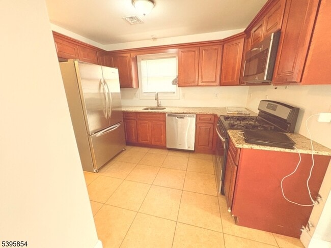 Foto del edificio - 1025 E Grand St