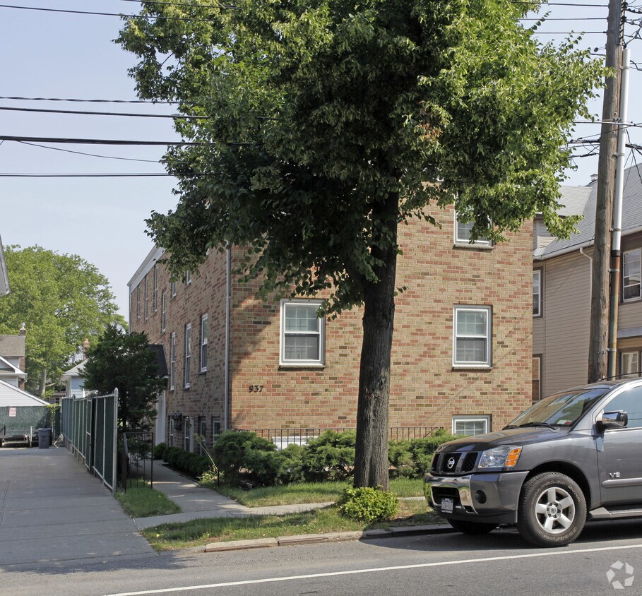 Building Photo - 937 Forest Ave