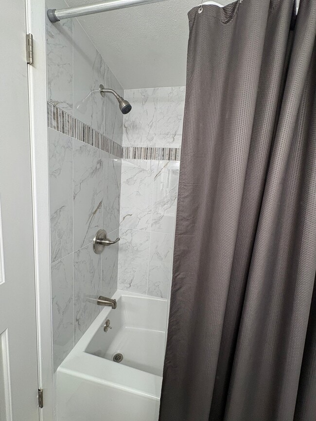 Foto del edificio - 6871 N 2200 W