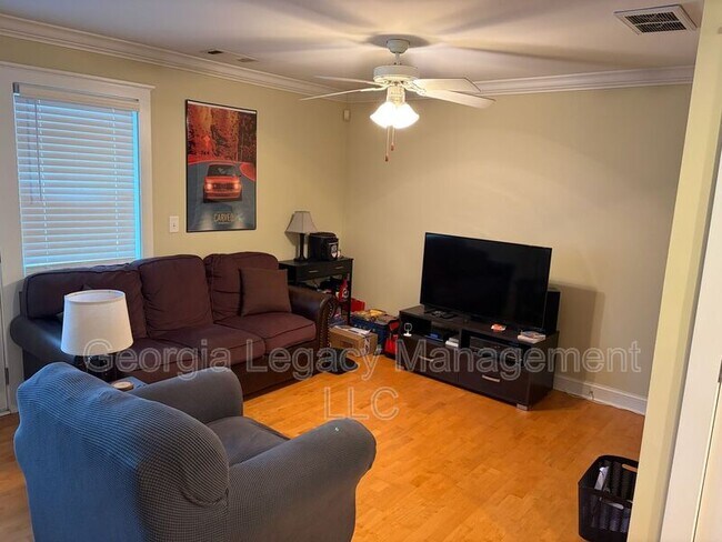 Building Photo - 490 S Barnett Shoals Rd