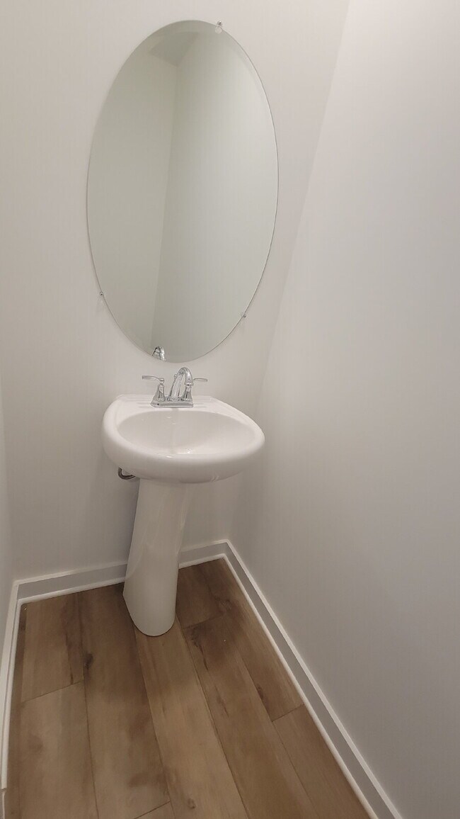 Foto del edificio - Section 8 Welcome!! "Chic Comfort Awaits: 3-Bedroom Haven with Granite Elegance in Huntsville"