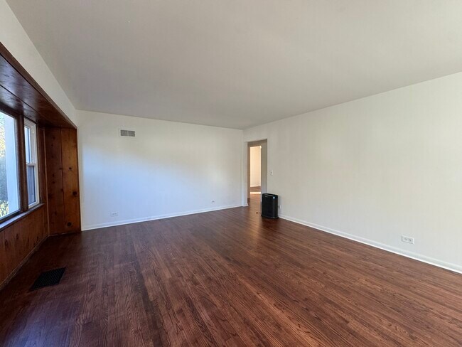 Foto del edificio - 29W211 Calumet Ave E