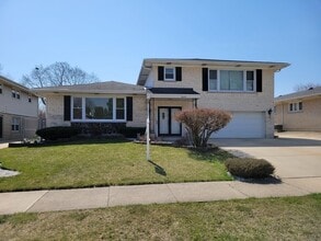 Building Photo - 843 Heritage Dr