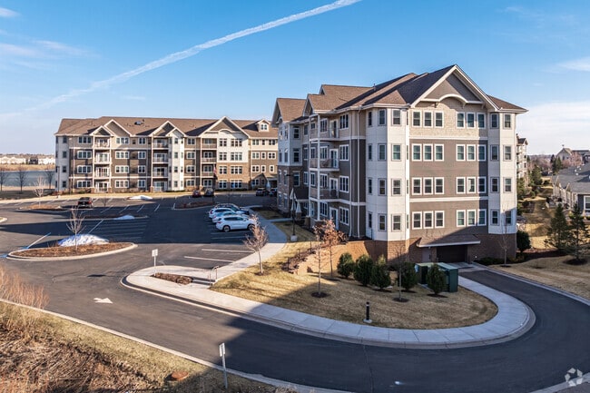 Applewood Pointe of Maple Grove at Arbor Lake