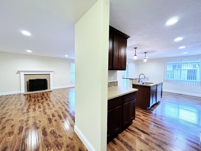 Building Photo - 12900 SW Barberry Dr