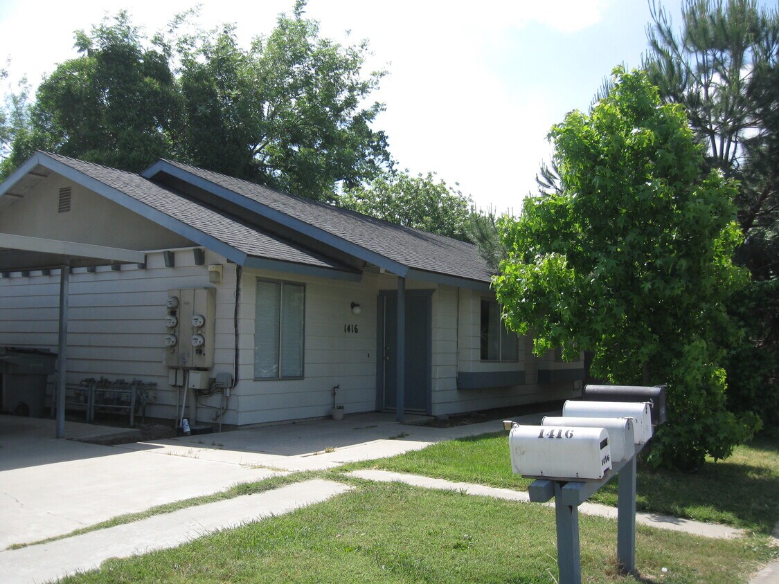 1412 N Liberty St Unit 1412, Visalia, CA 93292 Apartments in Visalia