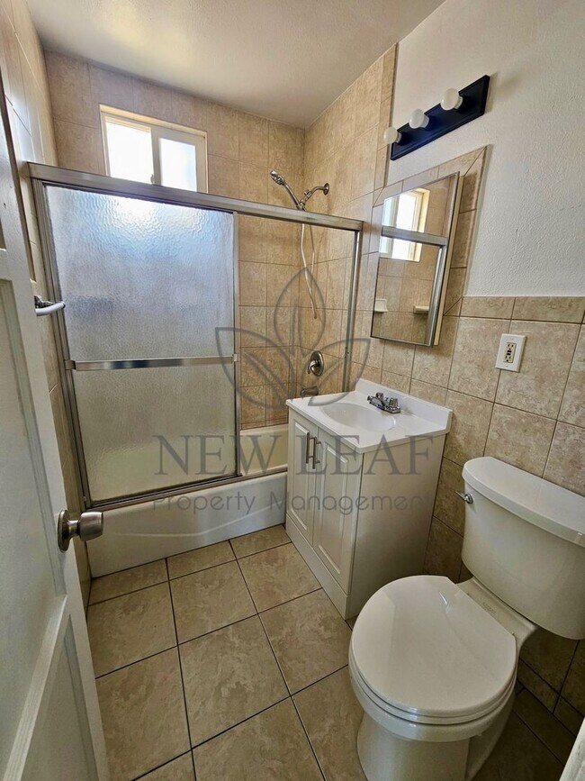 Building Photo - COZY 2BEDROOM IN THE HEART OF SANTA ANA