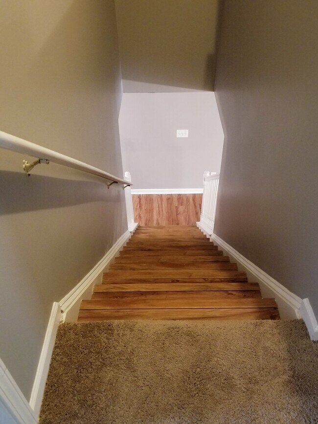 Building Photo - Updated Townhouse