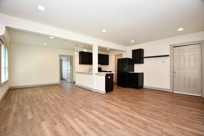 Building Photo - 1011 Enid St