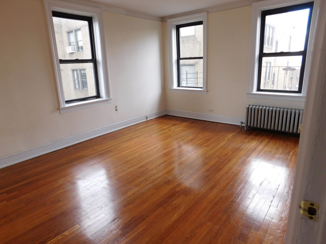 Primary Photo - 32-15 35th St