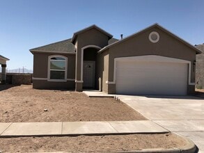 Building Photo - 825 Whitebrush Dr