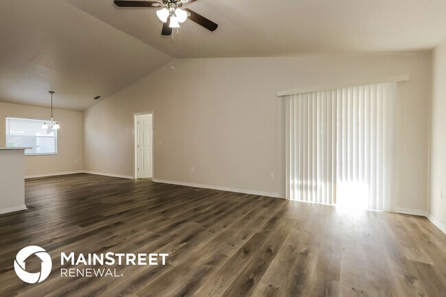 Foto del edificio - 5035 Belmont Park Ln
