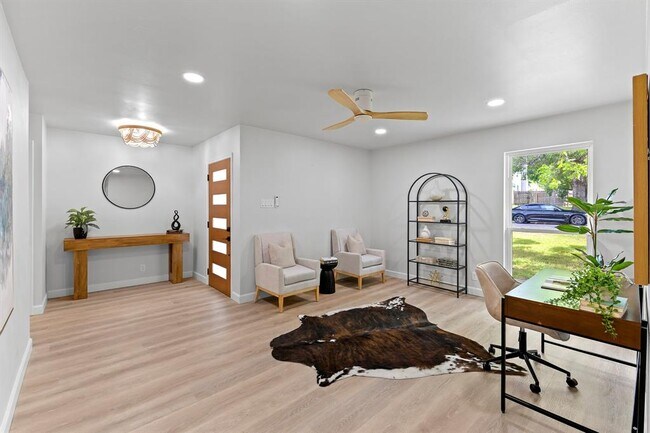 Foto del edificio - 7302 Hartnell Dr