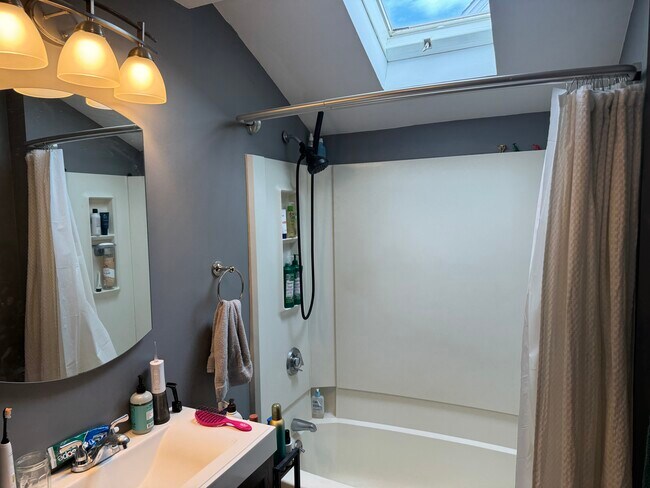 bathroom - 29 Lowden Ave