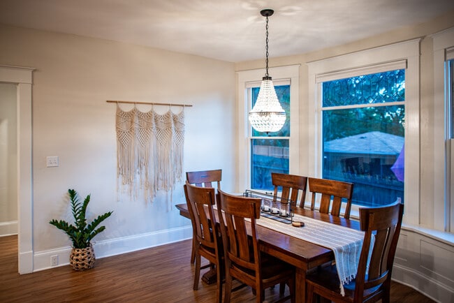 Building Photo - 1111 W 12th Ave