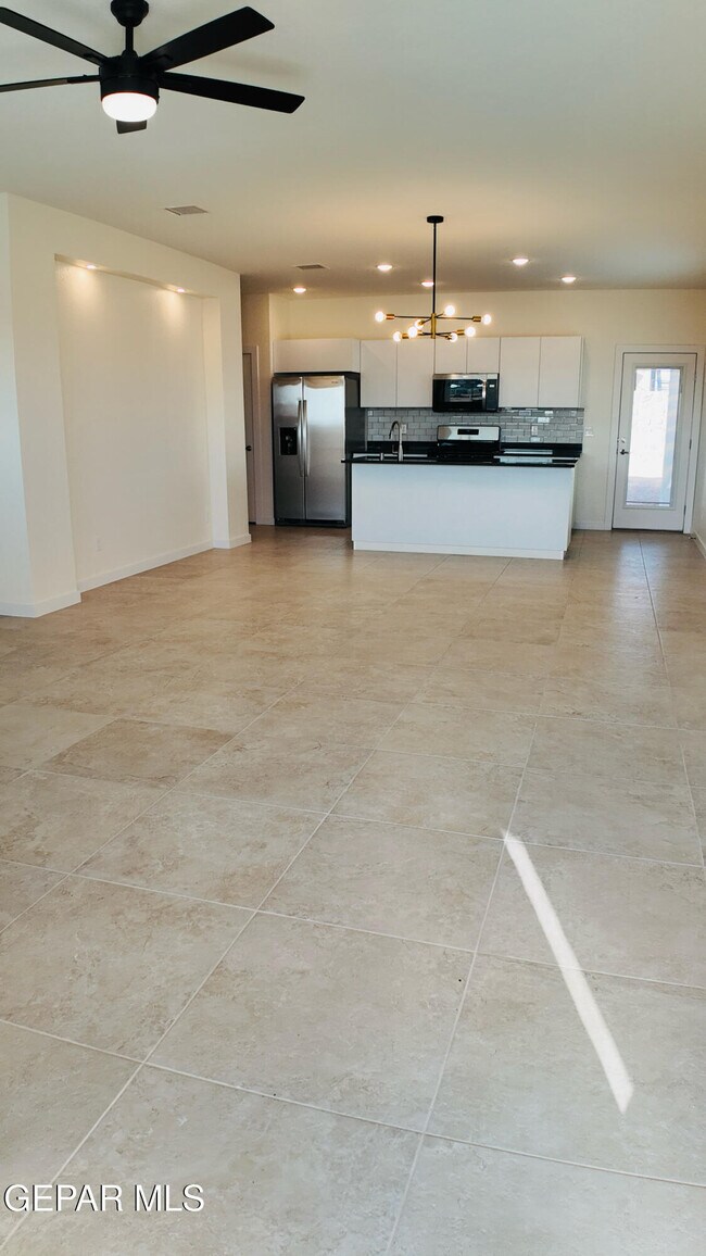 Foto del edificio - 15117 Resolve Dr