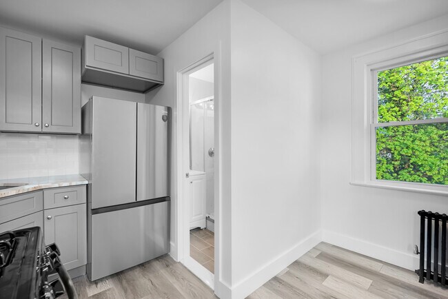 Foto del edificio - 127 Maple Ave