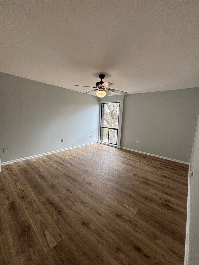 Foto del edificio - 2114 Bonnywood Ln